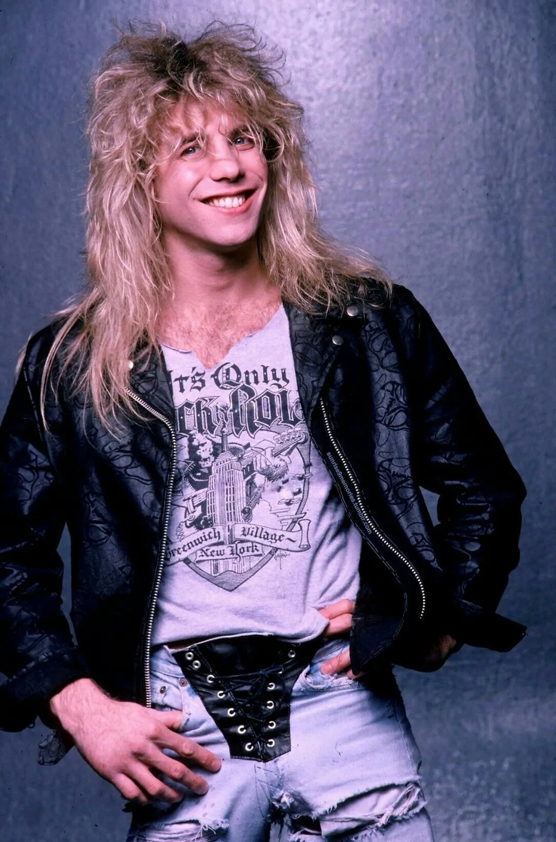 Steven Adler playing live