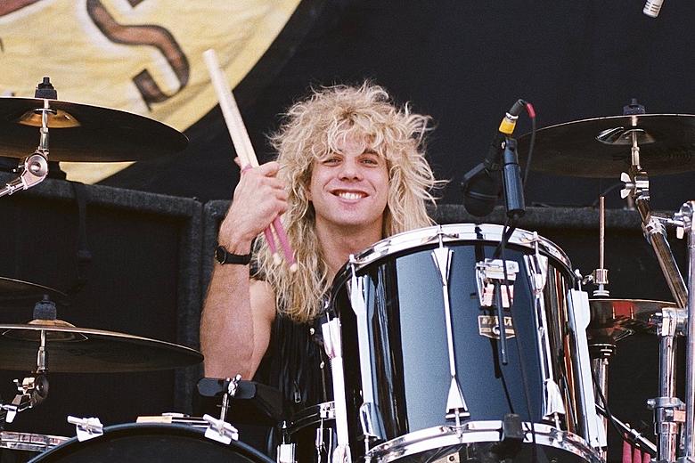 Steven Adler live performance